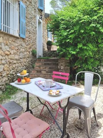 Lorgues – Magnifique bastide en pierre avec piscine et chambres d’hôtes