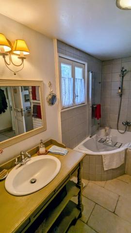 Authentique chaumière avec terrain et dépendances – Auray 15 min