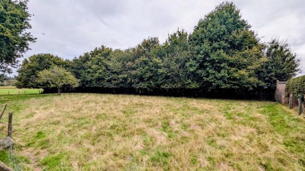 Authentique chaumière avec terrain et dépendances – Auray 15 min