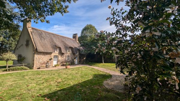 Authentique chaumière avec terrain et dépendances – Auray 15 min