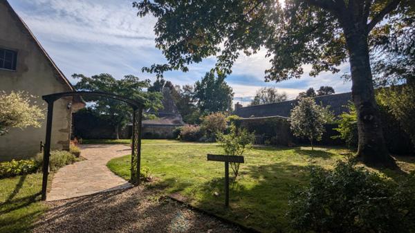Authentique chaumière avec terrain et dépendances – Auray 15 min