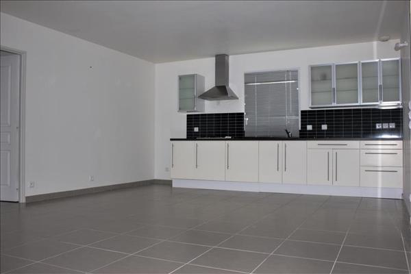Maison à louer 720 € CC ST ESTEPHE 4 p 69 m² DPE D