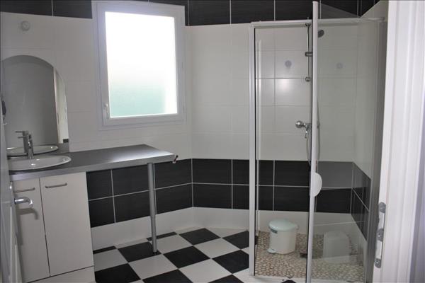 Maison à louer 720 € CC ST ESTEPHE 4 p 69 m² DPE D