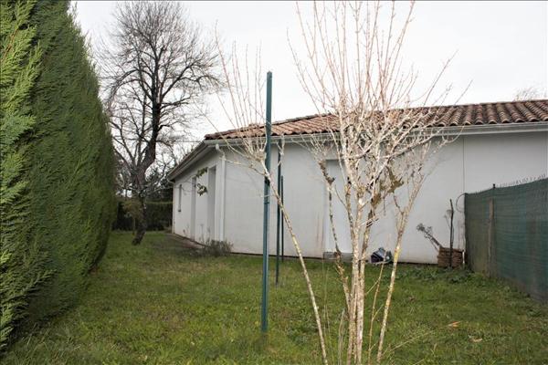 Maison à louer 720 € CC ST ESTEPHE 4 p 69 m² DPE D