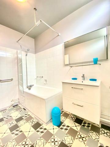 F2 VIDE 54M² - MEYTHET