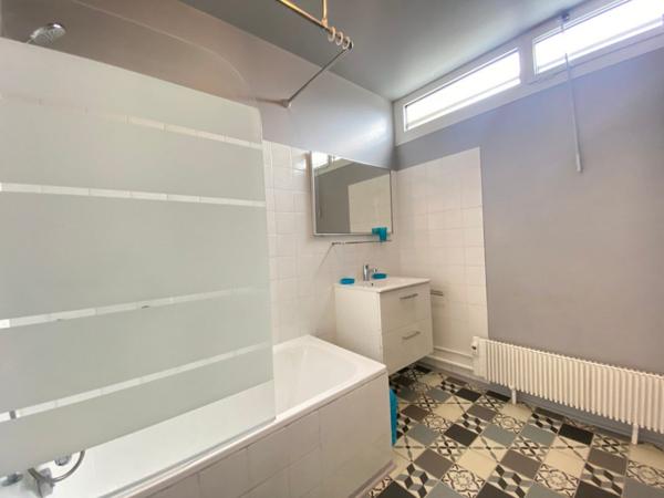 F2 VIDE 54M² - MEYTHET