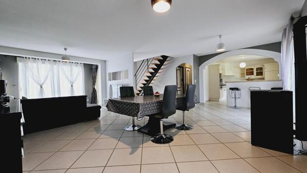 MAISON 5 PIECES PISCINE STUDIO INDEPENDANT