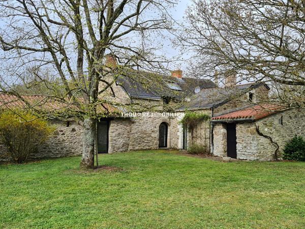 44360 SAINT ETIENNE DE MONTLUC Maison Saint Etienne De Montluc 8 pièce(s) 215 m2