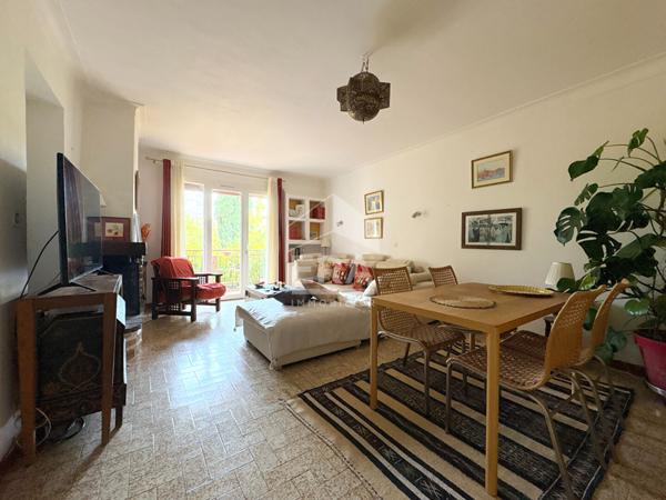 A VENDRE 84120 PERTUIS MAISON TYPE 7 PIECES D'ENVIRON 146M² AVEC JARDIN, PISCINE ET DEPENDANCE