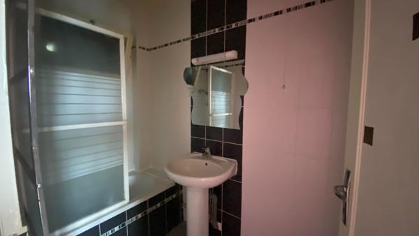 À VENDRE  Appartement T3 avec balcon, cave et garage