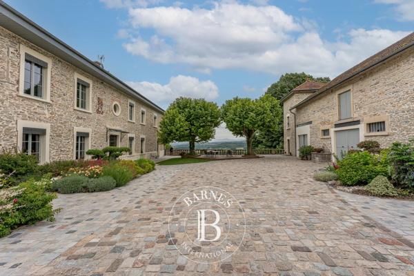 Maubec, Propriété 6 Chambres -  450 m² à vendre