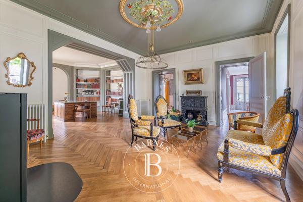 Maubec, Propriété 6 Chambres -  450 m² à vendre