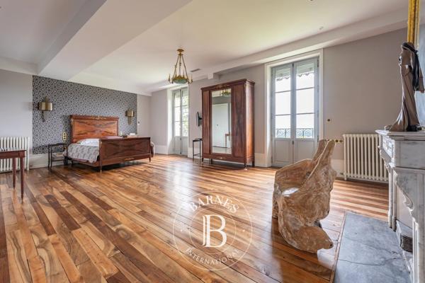 Maubec, Propriété 6 Chambres -  450 m² à vendre