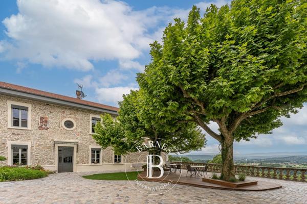 Maubec, Propriété 6 Chambres -  450 m² à vendre