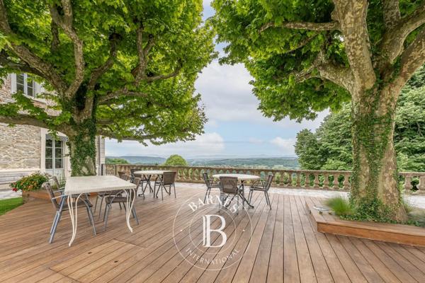 Maubec, Propriété 6 Chambres -  450 m² à vendre