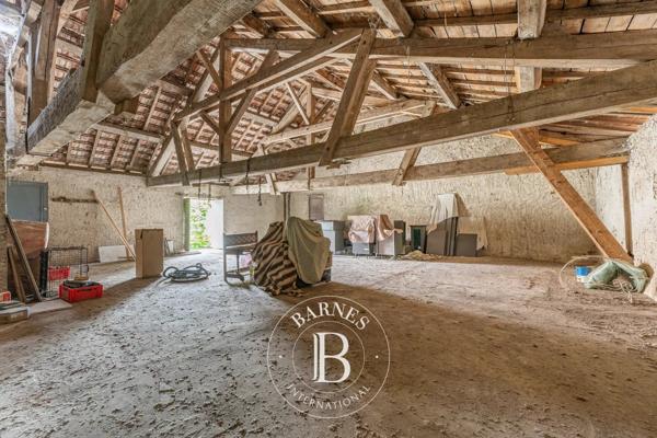 Maubec, Propriété 6 Chambres -  450 m² à vendre