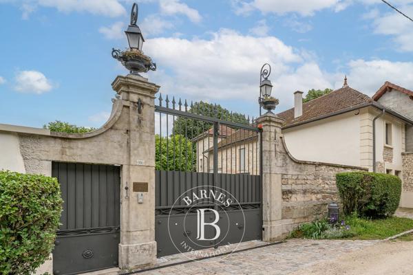 Maubec, Propriété 6 Chambres -  450 m² à vendre