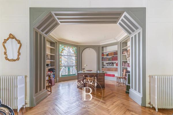 Maubec, Propriété 6 Chambres -  450 m² à vendre