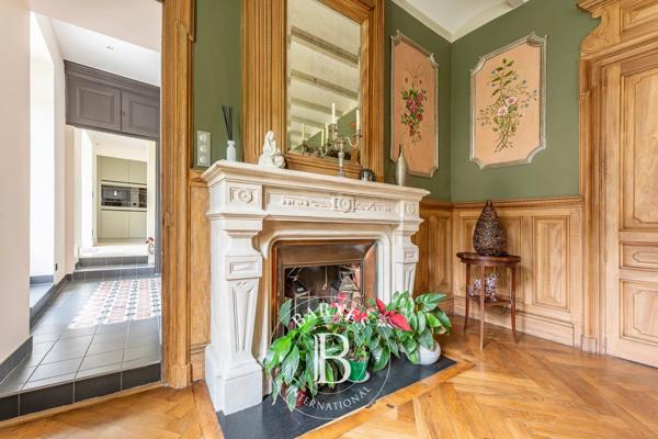 Maubec, Propriété 6 Chambres -  450 m² à vendre