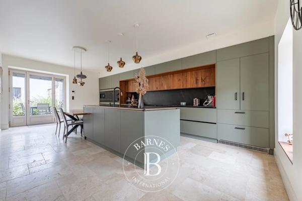 Maubec, Propriété 6 Chambres -  450 m² à vendre