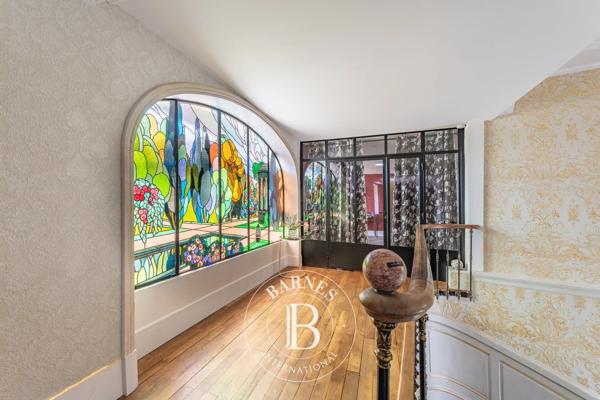 Maubec, Propriété 6 Chambres -  450 m² à vendre
