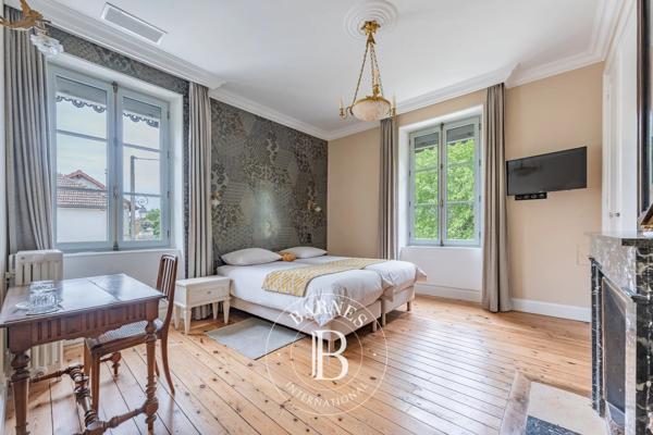 Maubec, Propriété 6 Chambres -  450 m² à vendre