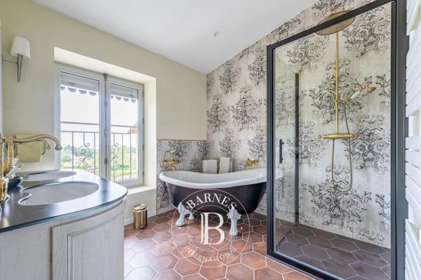 Maubec, Propriété 6 Chambres -  450 m² à vendre