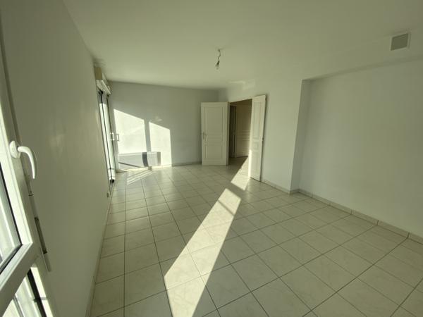 Rond Point de Vannes - T2 - 53 m2 + terrasse + ascenseur + p