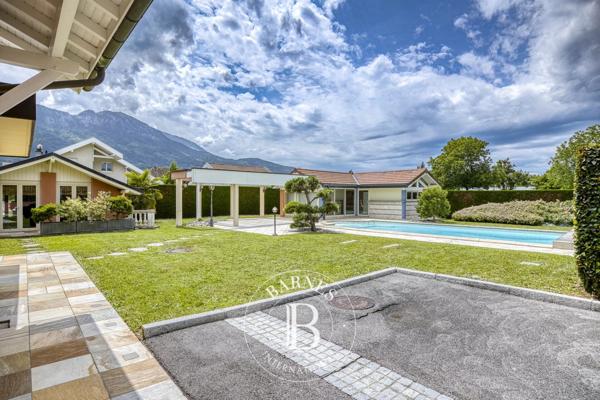 Saint-Pierre-en-Faucigny, Maison 4 Chambres -  250 m² à vendre