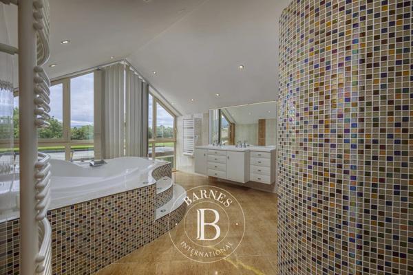 Saint-Pierre-en-Faucigny, Maison 4 Chambres -  250 m² à vendre