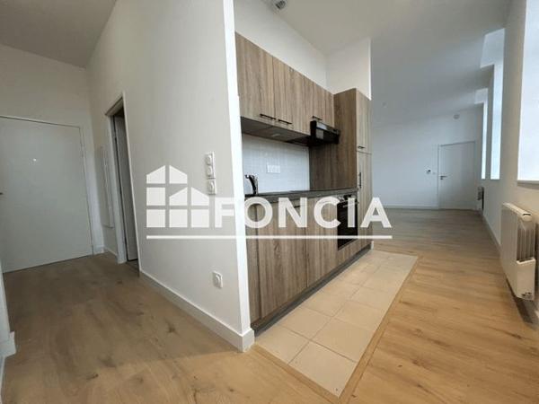 Location Appartement 2 pièces 56.4 m² - RESIDENCE MARGUERITE DE FLANDRE, 2 AVENUE DES MARRONNIERS Seclin 59113