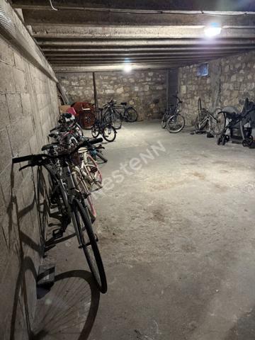 MONTREUIL, PROCHE DU QUARTIER COMMERCANT DE PAUL SIGNAC, DERNIER ETAGE AVEC ASCENSEUR, APPARTEMENT 3 PIECES AVEC BALCON ET CAVE