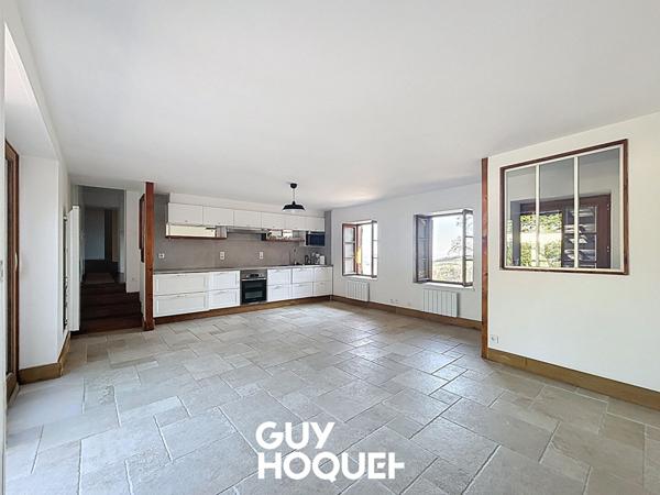 Charmante Maison en Pierre Rénovée de 186m2 avec Vue Imprenable - 71570 PRUZILLY