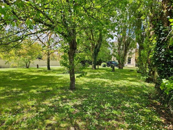 Maison à BRION-PRES-THOUET, 79290 - 10 pièces 220m²