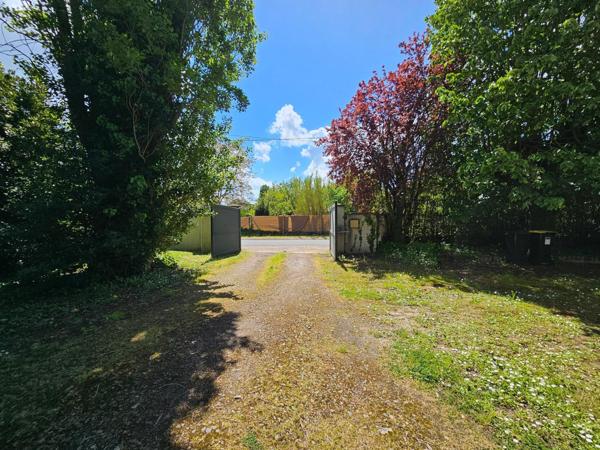 Maison à BRION-PRES-THOUET, 79290 - 10 pièces 220m²