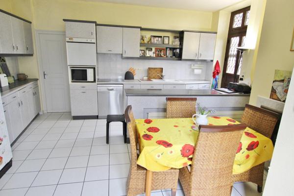 Maison à BRION-PRES-THOUET, 79290 - 10 pièces 220m²