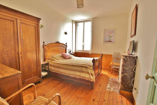 Maison à BRION-PRES-THOUET, 79290 - 10 pièces 220m²