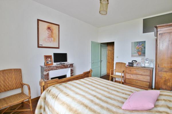 Maison à BRION-PRES-THOUET, 79290 - 10 pièces 220m²