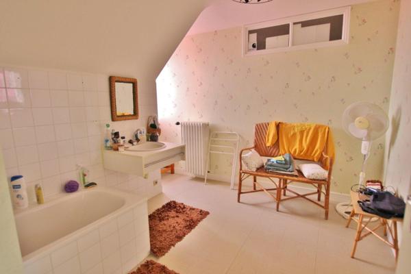 Maison à BRION-PRES-THOUET, 79290 - 10 pièces 220m²