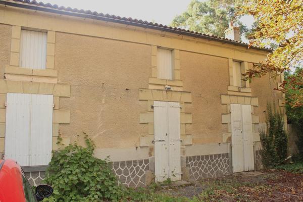 Maison à BRION-PRES-THOUET, 79290 - 10 pièces 220m²