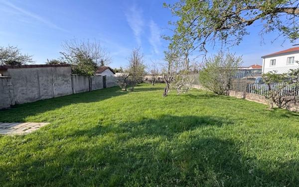 Maison à vendre    6 pièces • 177,78 m2 Décines-Charpieu