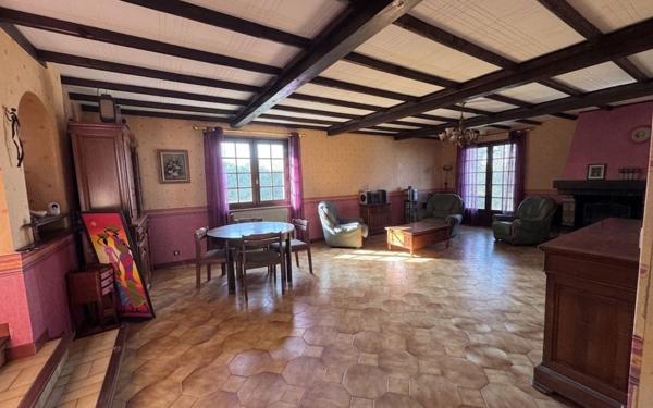 Maison à vendre    6 pièces • 177,78 m2 Décines-Charpieu