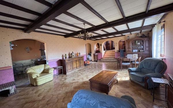 Maison à vendre    6 pièces • 177,78 m2 Décines-Charpieu