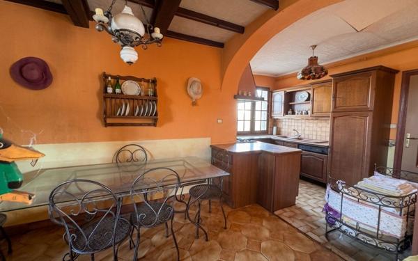 Maison à vendre    6 pièces • 177,78 m2 Décines-Charpieu