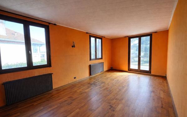 Maison à vendre    6 pièces • 177,78 m2 Décines-Charpieu