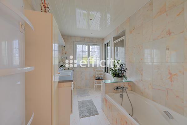 Maison 8 pièces - 222 m²