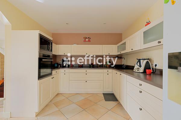 Maison 8 pièces - 222 m²