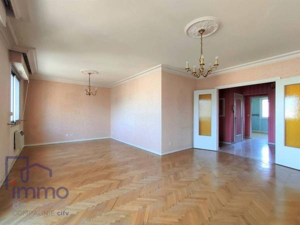 Grand appartement 4 pièces métro République