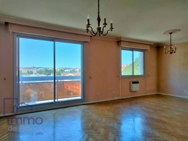 Grand appartement 4 pièces métro République