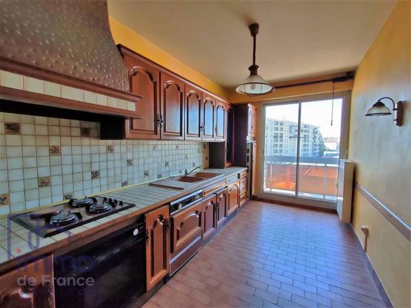 Grand appartement 4 pièces métro République